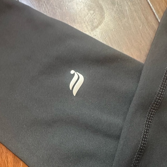 Fabletics Anywhere Motion365+ High-Waisted Legging NWT - Picture 4 of 12